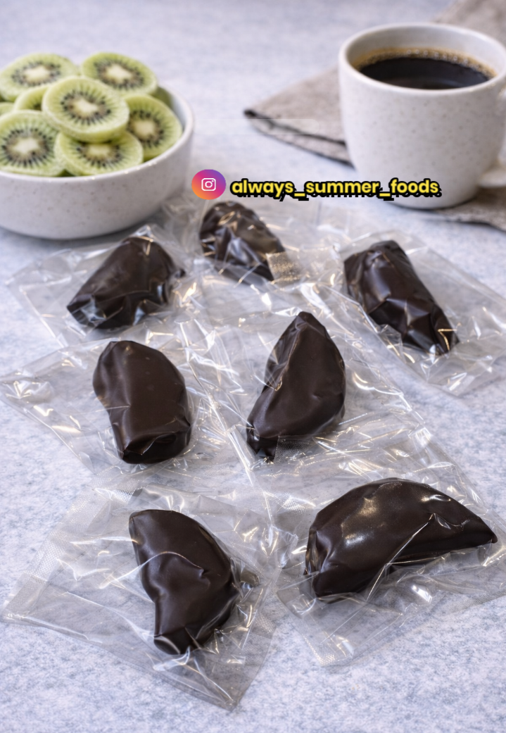 Dark Chocolate-Covered Freeze-Dried Organic Kiwi